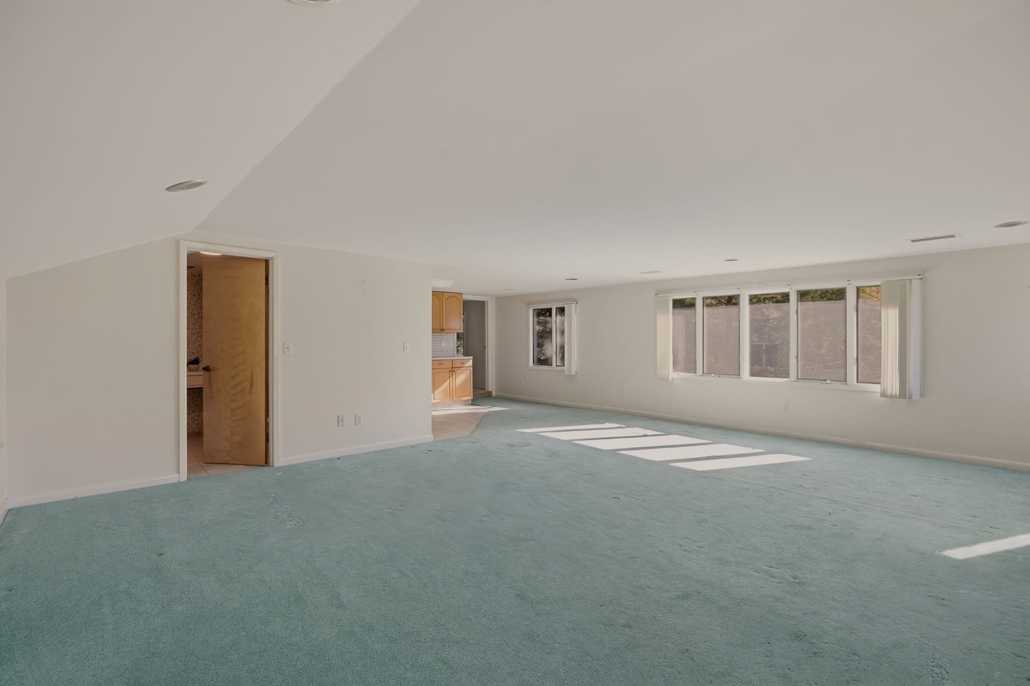 Single Family Residence at 331 Albany St, Fall River MA 02720, Fall River, photo 28 of 42