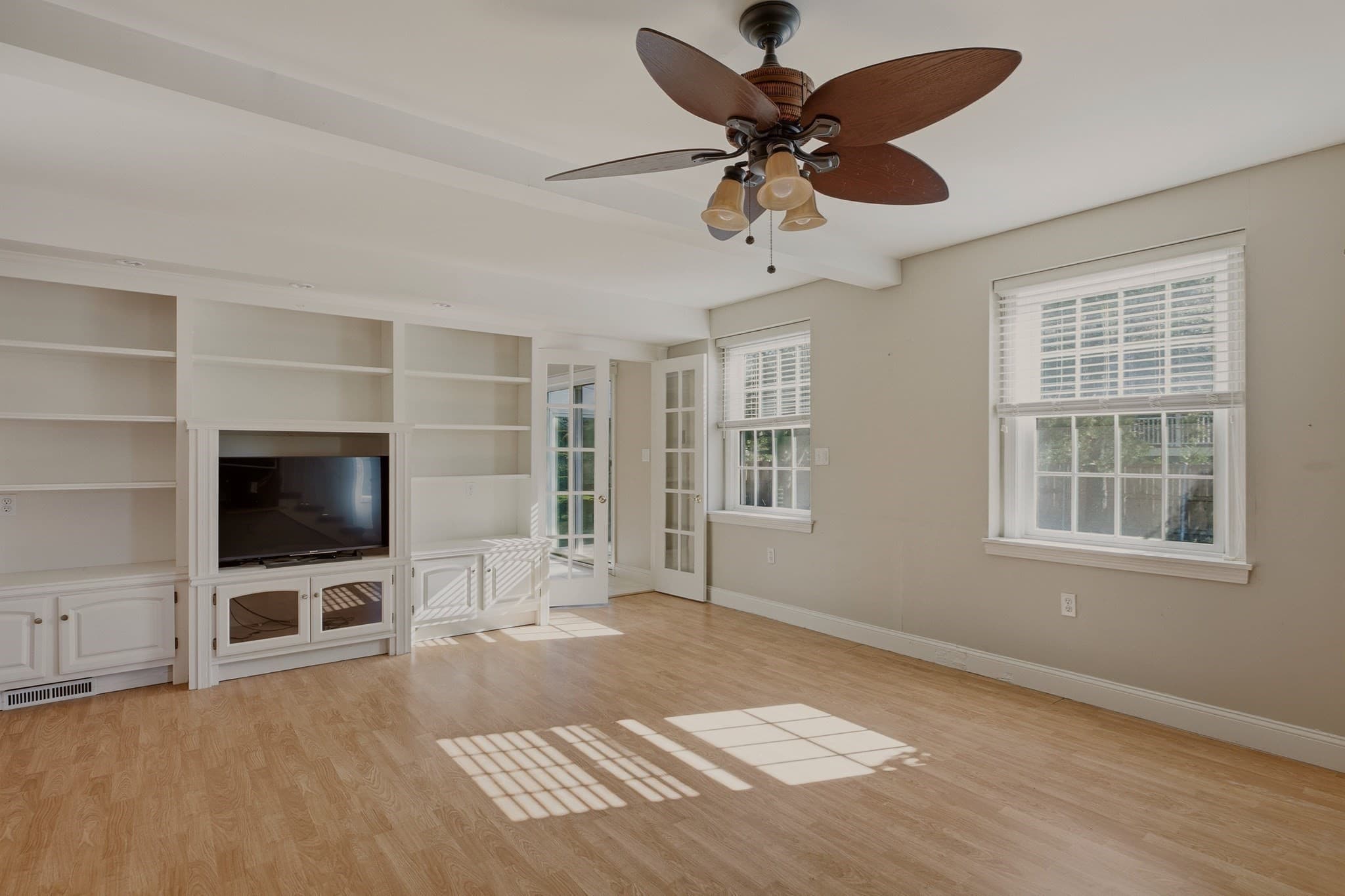 Single Family Residence at 331 Albany St, Fall River MA 02720, Fall River, photo 24 of 42