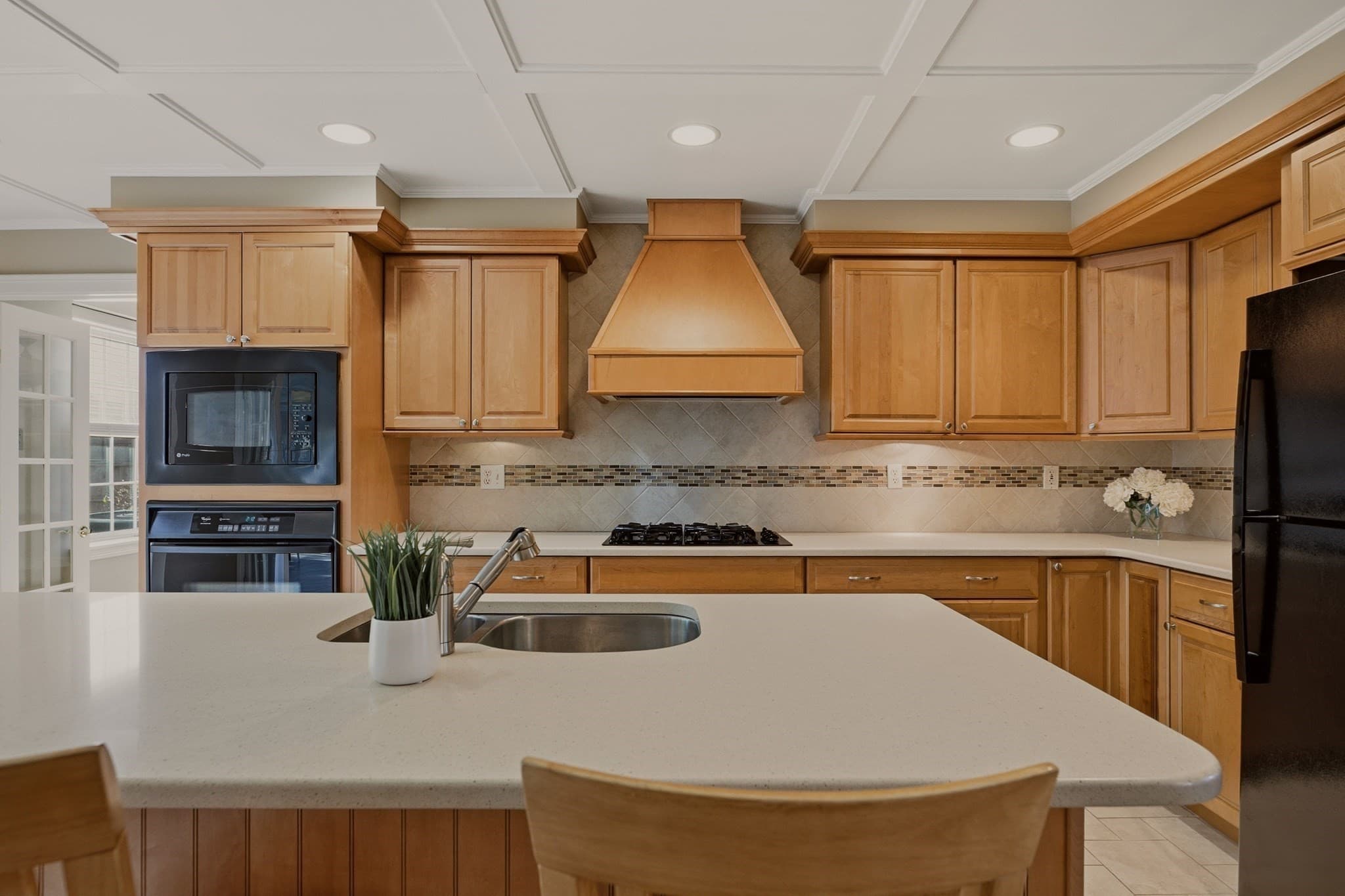 Single Family Residence at 331 Albany St, Fall River MA 02720, Fall River, photo 8 of 42
