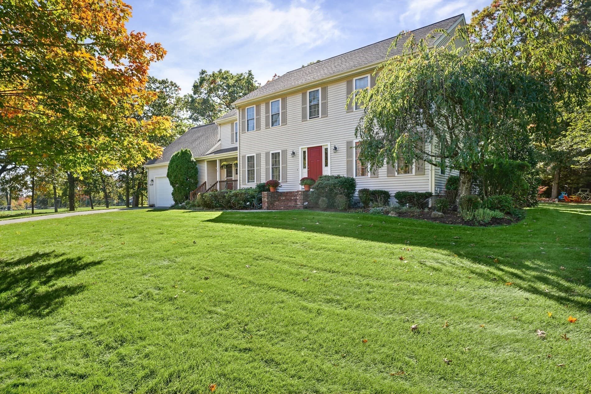 Single Family Residence at 2 Claridge Rd, Seekonk MA 02771, photo 2 of 42