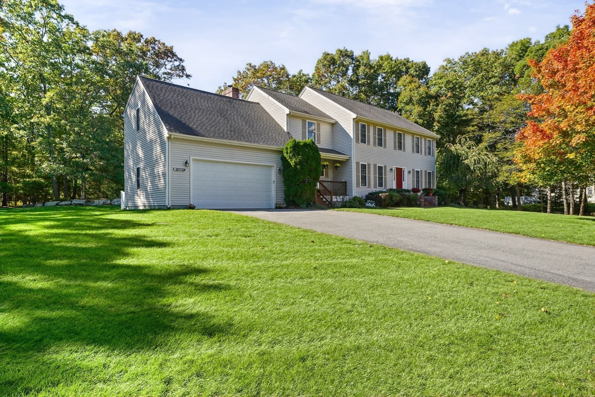 Single Family Residence at 2 Claridge Rd, Seekonk MA 02771, photo 3 of 42