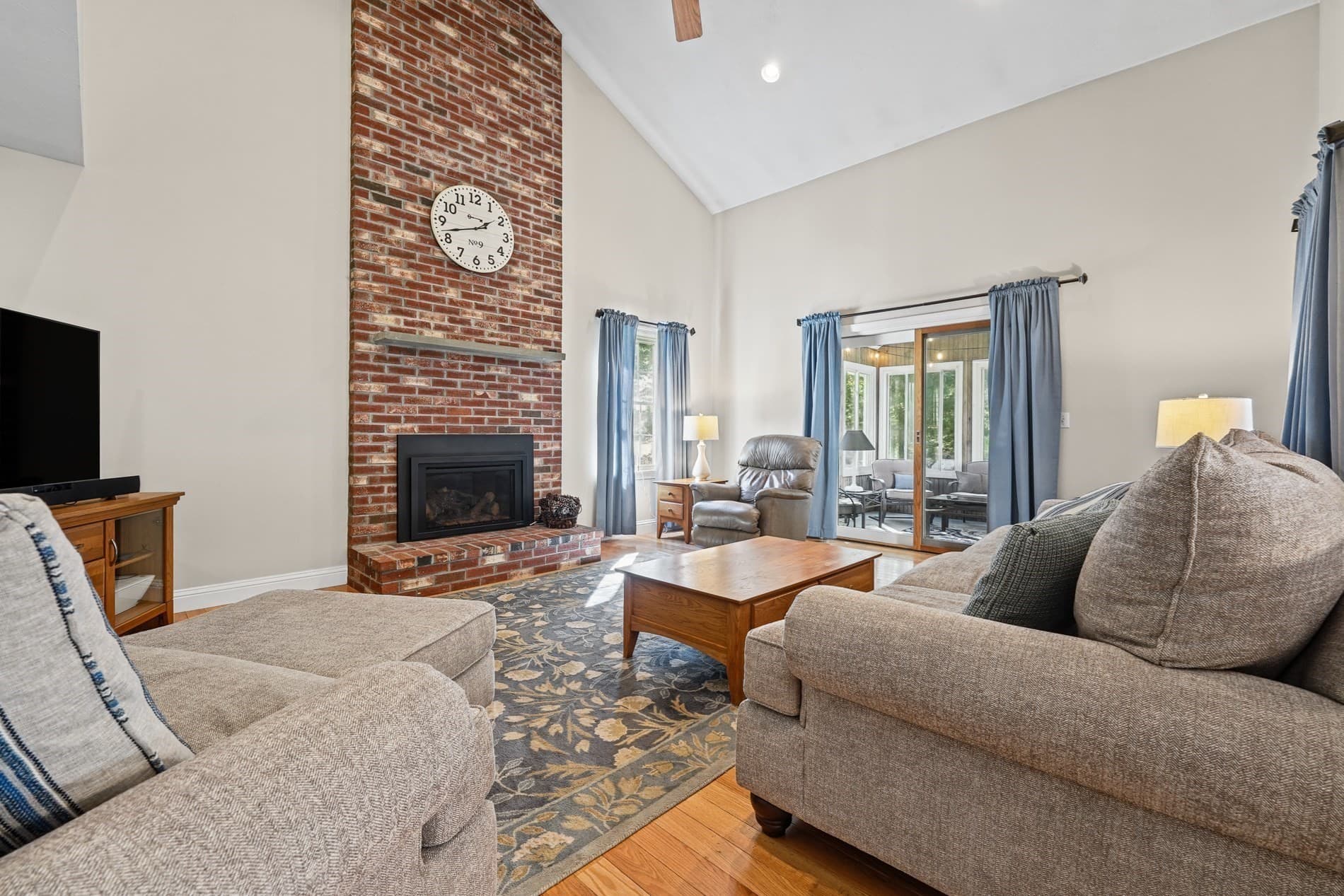 Single Family Residence at 2 Claridge Rd, Seekonk MA 02771, photo 5 of 42