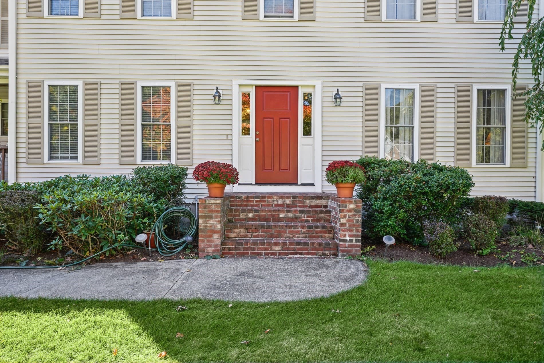 Single Family Residence at 2 Claridge Rd, Seekonk MA 02771, photo 4 of 42