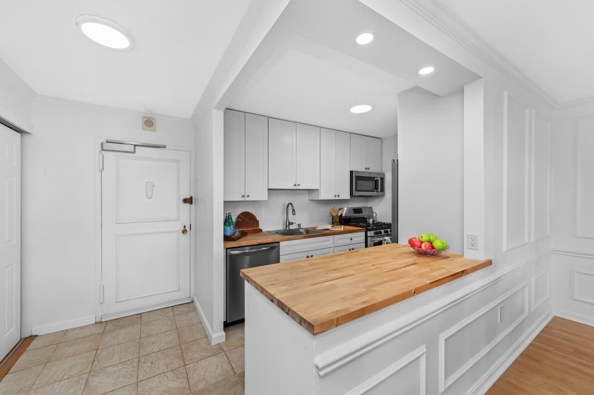 Condominium at 2 Hawthorne Place # 15R, Boston MA 02114, Boston, photo 8 of 24
