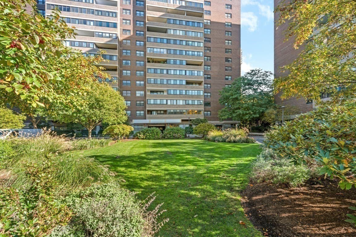 Condominium at 2 Hawthorne Place # 15R, Boston MA 02114, Boston, photo 21 of 24