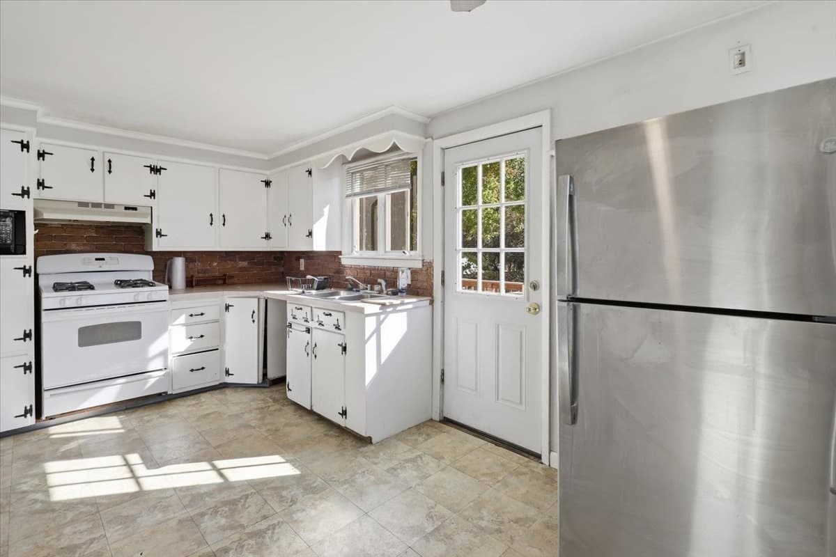 Single Family Residence at 13 Horton St, Taunton MA 02780, photo 15 of 33