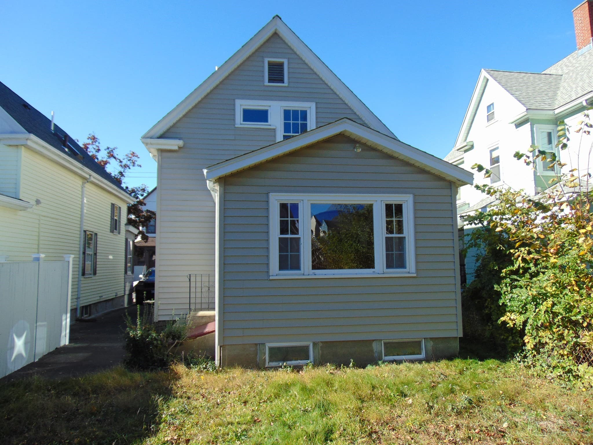 Single Family Residence at 260 Newbury Ave, Quincy MA 02171, photo 3 of 17