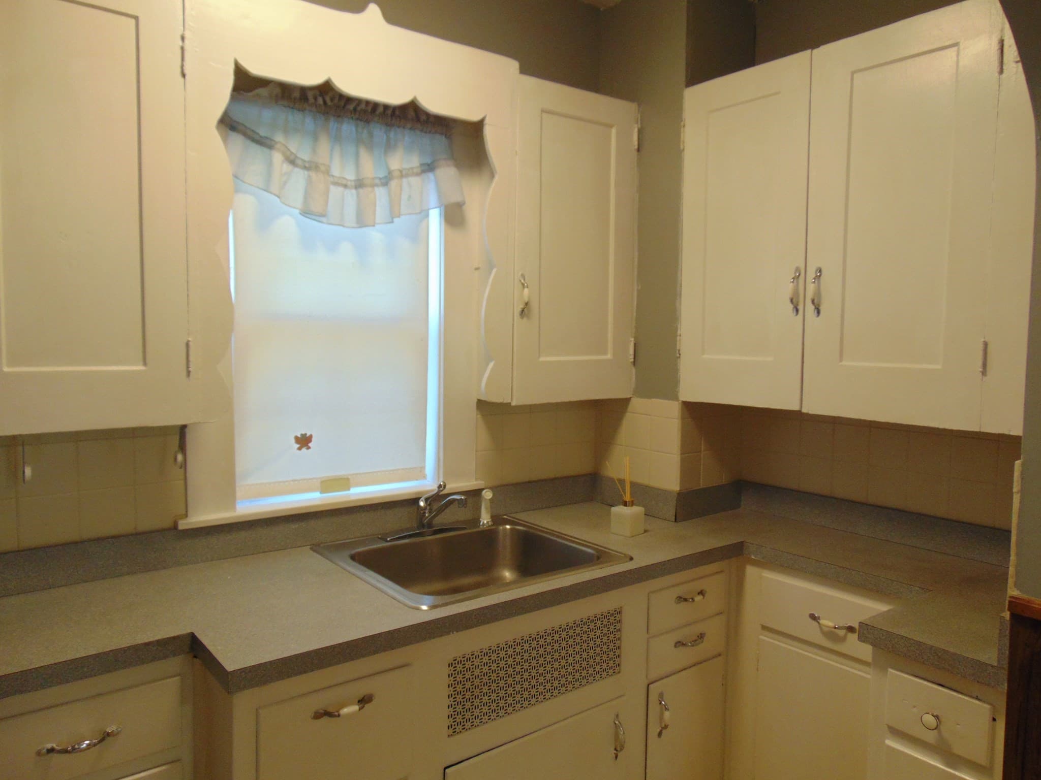 Single Family Residence at 260 Newbury Ave, Quincy MA 02171, photo 5 of 17