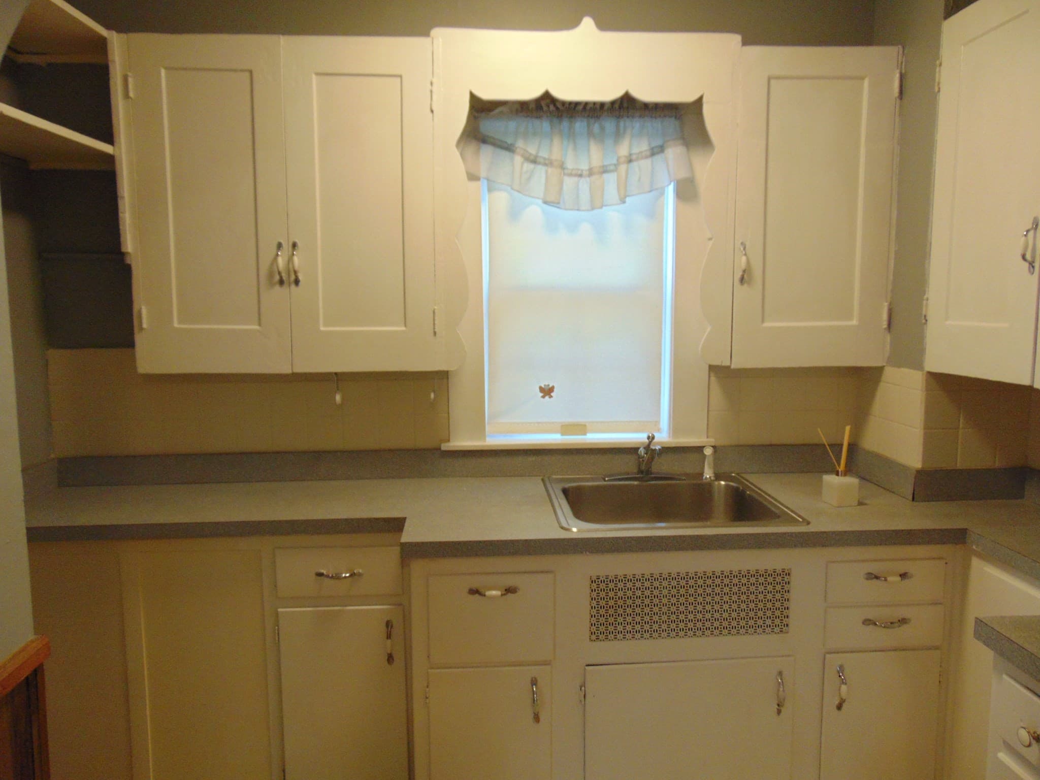 Single Family Residence at 260 Newbury Ave, Quincy MA 02171, photo 4 of 17