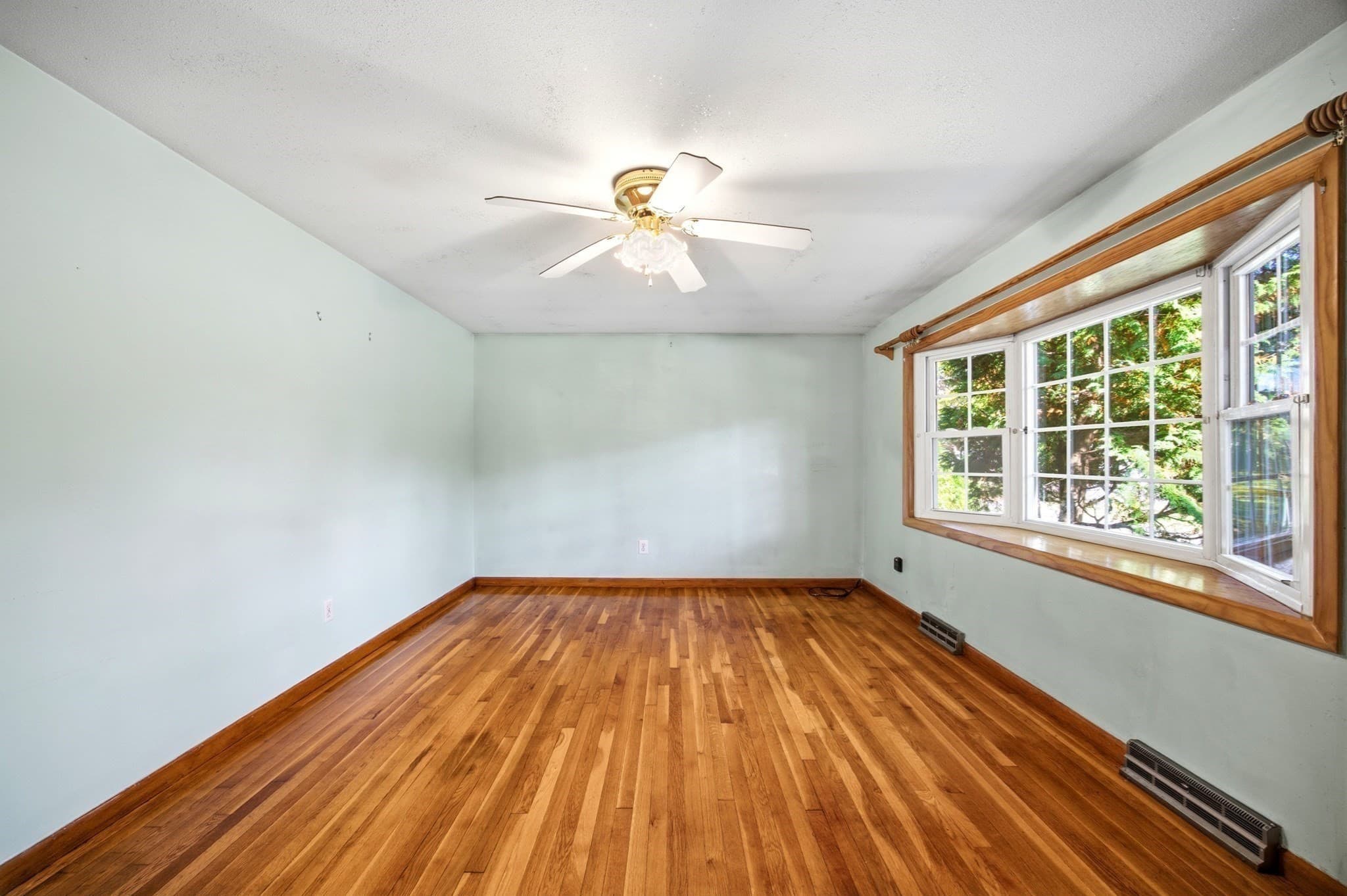 Single Family Residence at 20 Deerfield Dr, Northampton MA 01062, photo 12 of 42