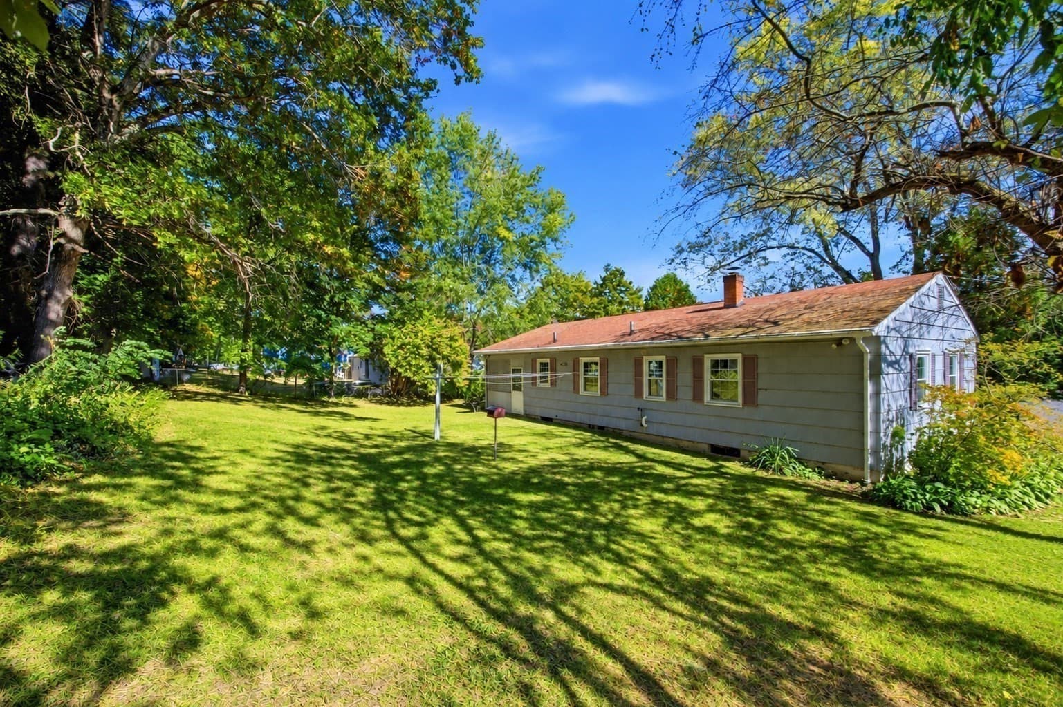 Single Family Residence at 20 Deerfield Dr, Northampton MA 01062, photo 9 of 42