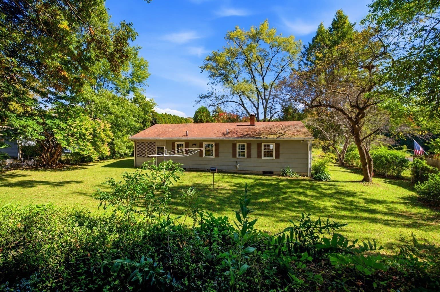 Single Family Residence at 20 Deerfield Dr, Northampton MA 01062, photo 8 of 42