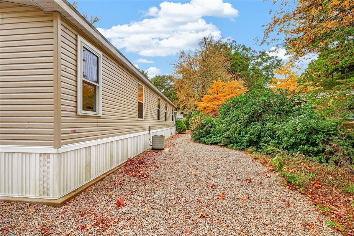 Mobile Home at 18-4 South Meadow Village, Carver MA 02330, photo 36 of 38