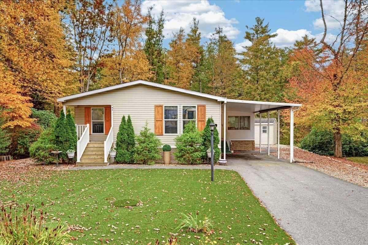 18-4 South Meadow Village, Carver MA 02330
