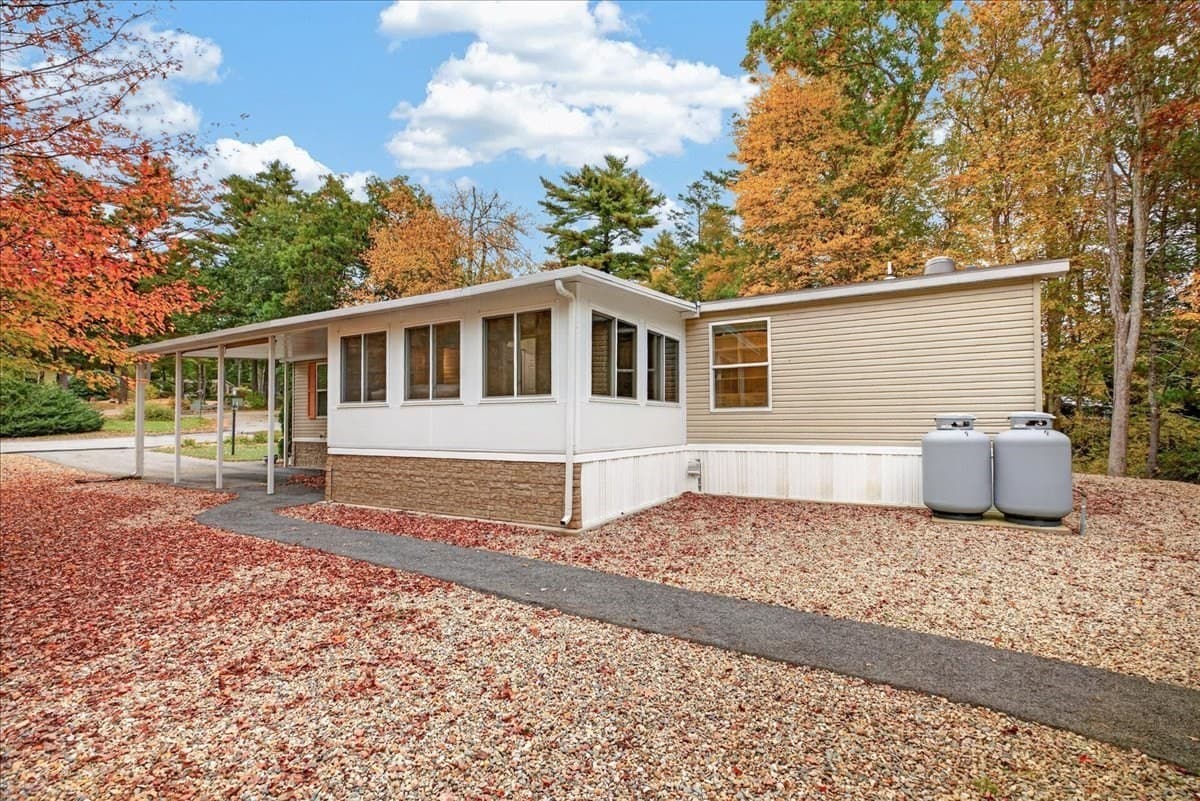 Mobile Home at 18-4 South Meadow Village, Carver MA 02330, photo 33 of 38