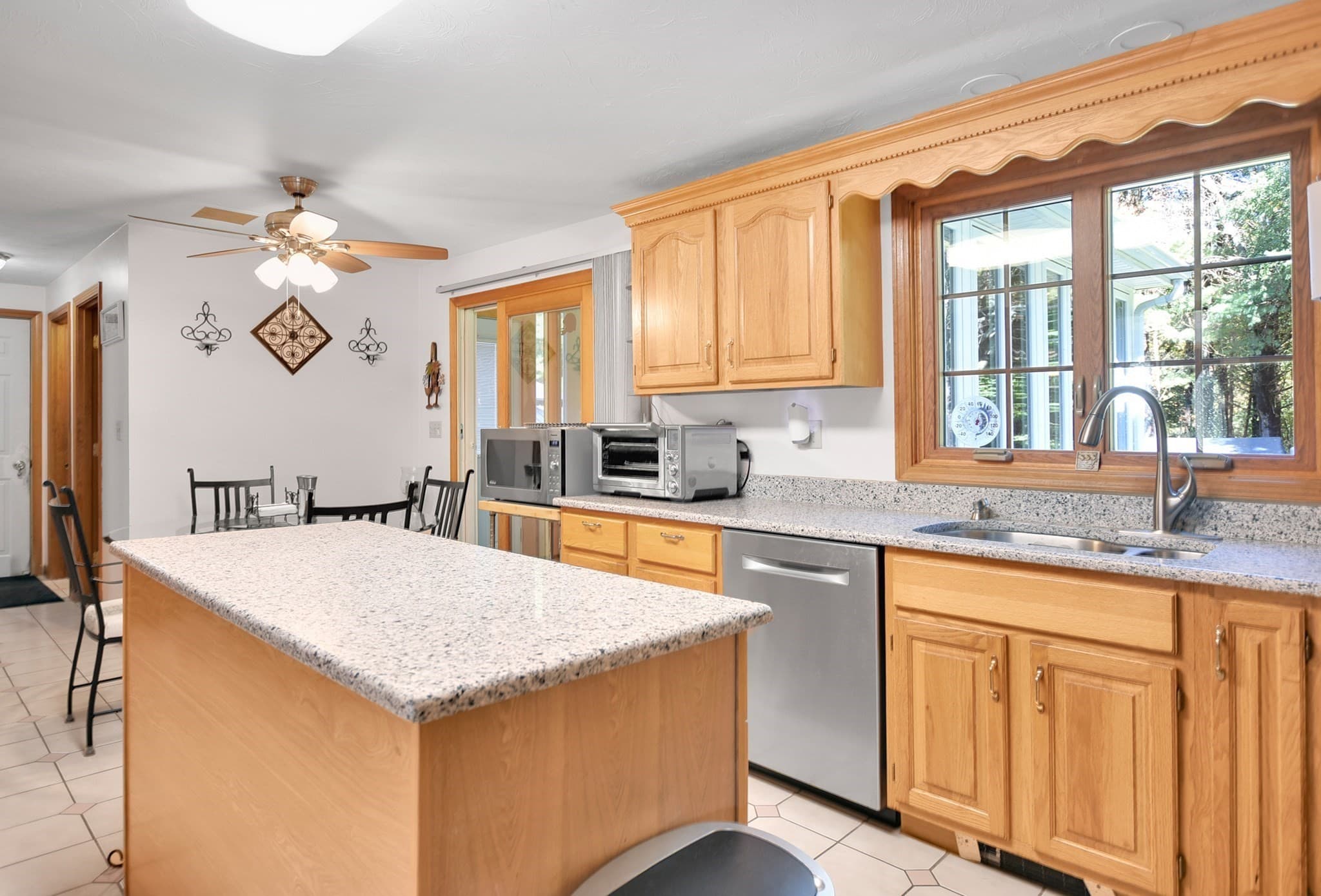 Single Family Residence at 3 Natalie Cir, Franklin MA 02038, photo 4 of 42