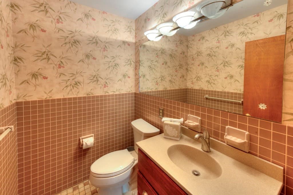 Single Family Residence at 20 Dubiel Dr, Worcester MA 01609, photo 14 of 41