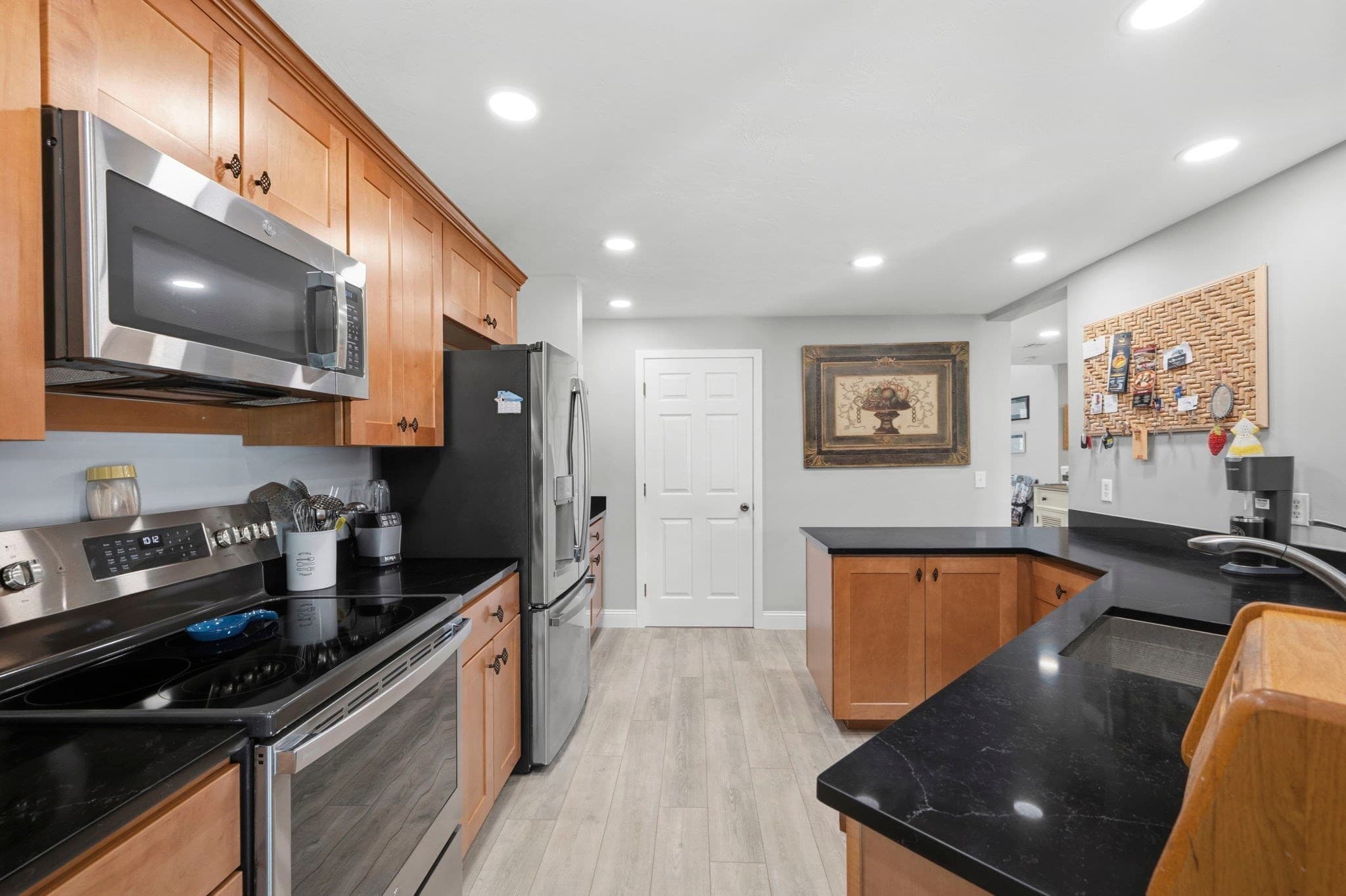 Condominium at 14 Southcliff Dr # 14, Plymouth MA 02360, photo 3 of 38