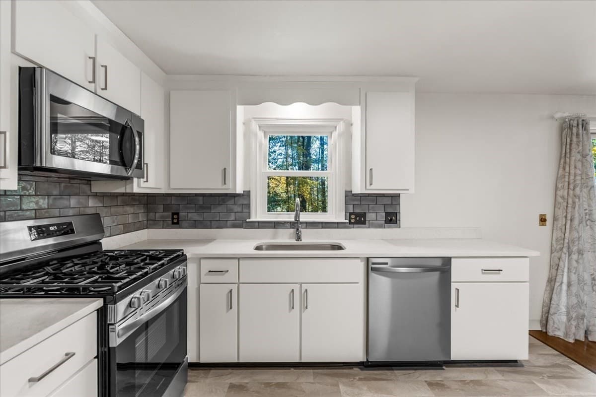 Single Family Residence at 528 Spring St, Hanson MA 02341, photo 3 of 42