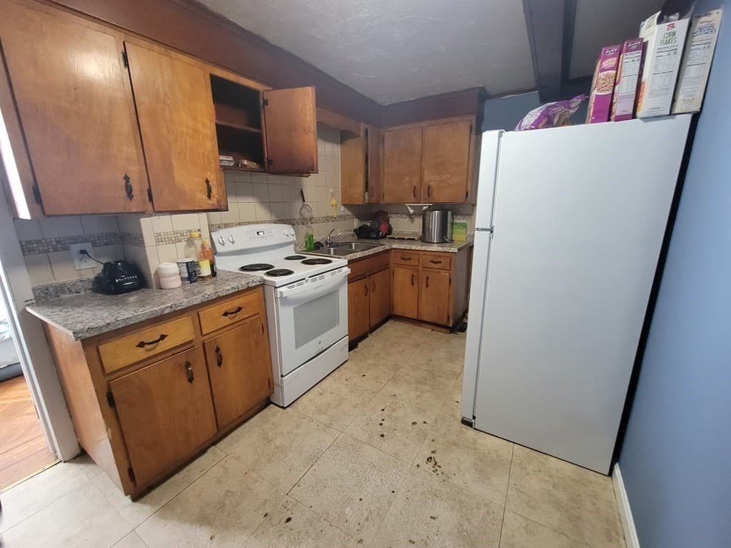 4 Family at 933 Warren Ave, Brockton MA 02301, photo 7 of 15