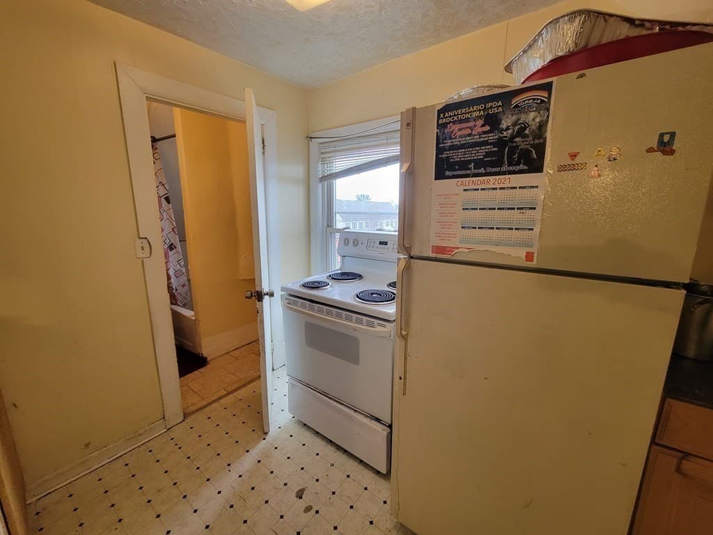 4 Family at 933 Warren Ave, Brockton MA 02301, photo 8 of 15