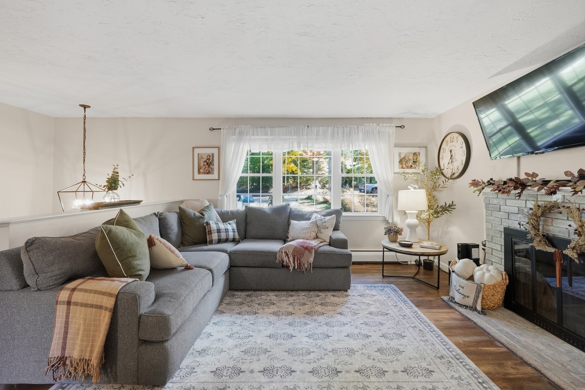 Single Family Residence at 20 Pierce Rd, Sutton MA 01590, photo 6 of 42