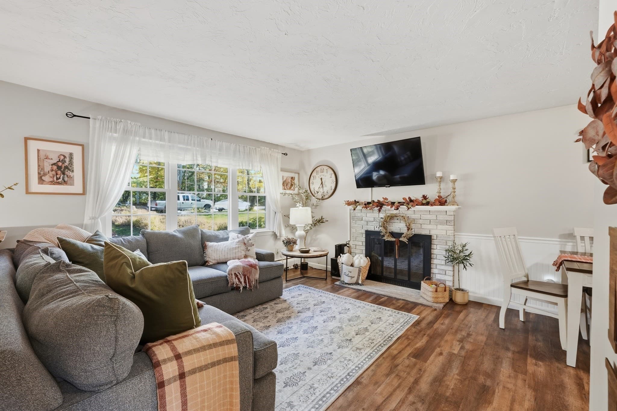 Single Family Residence at 20 Pierce Rd, Sutton MA 01590, photo 5 of 42