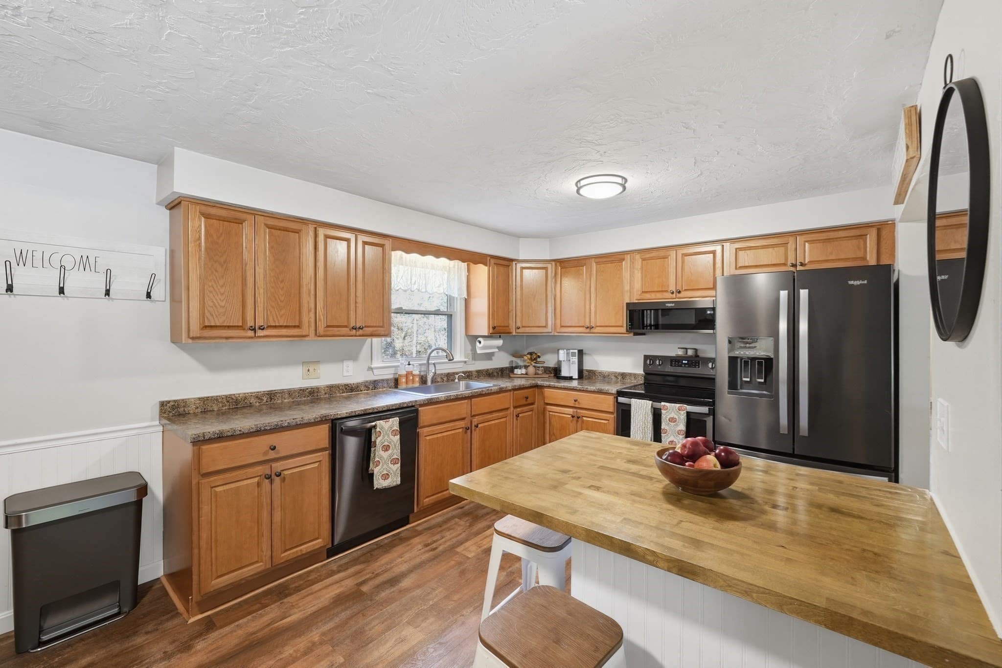 Single Family Residence at 20 Pierce Rd, Sutton MA 01590, photo 9 of 42