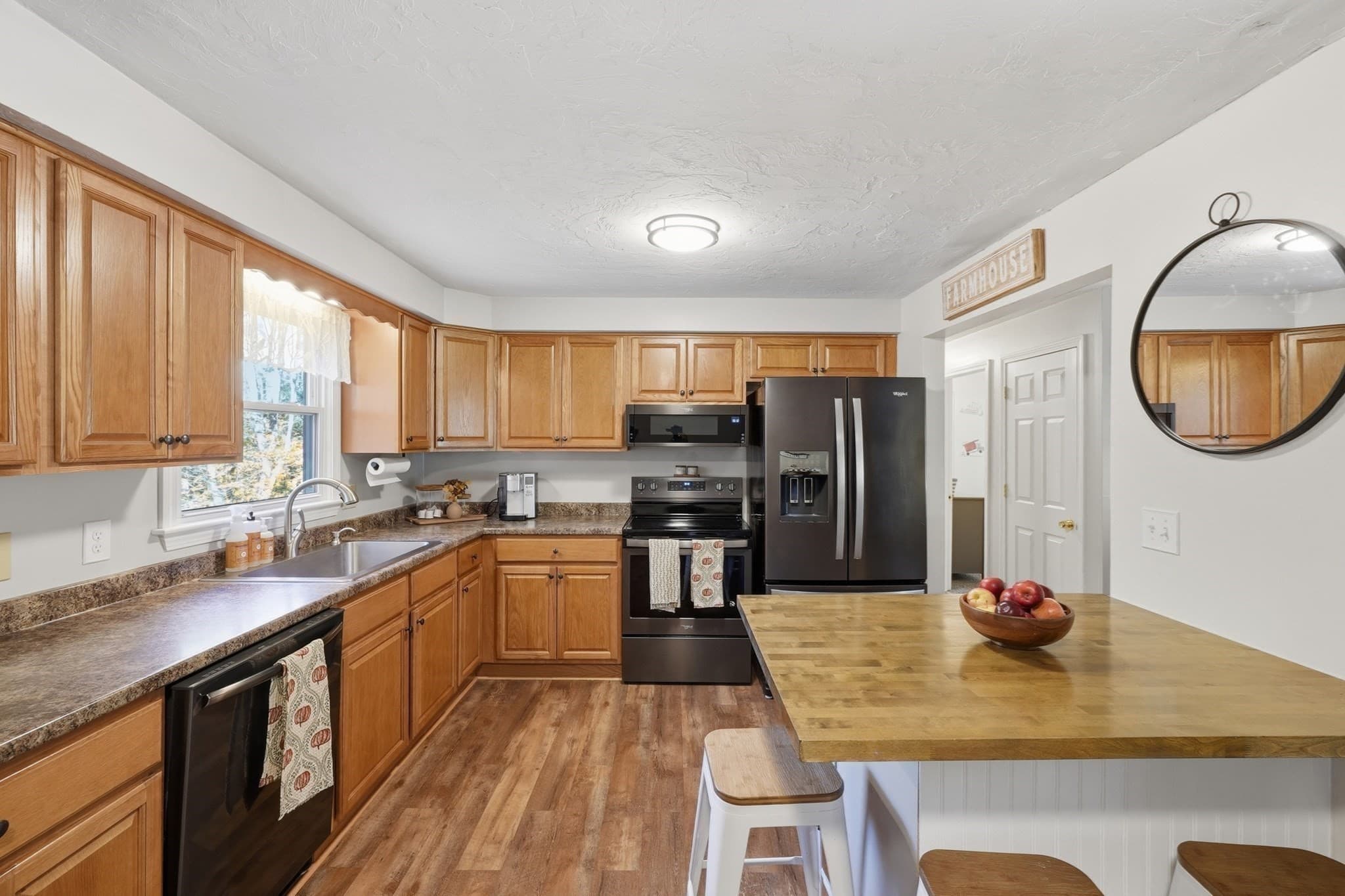 Single Family Residence at 20 Pierce Rd, Sutton MA 01590, photo 10 of 42