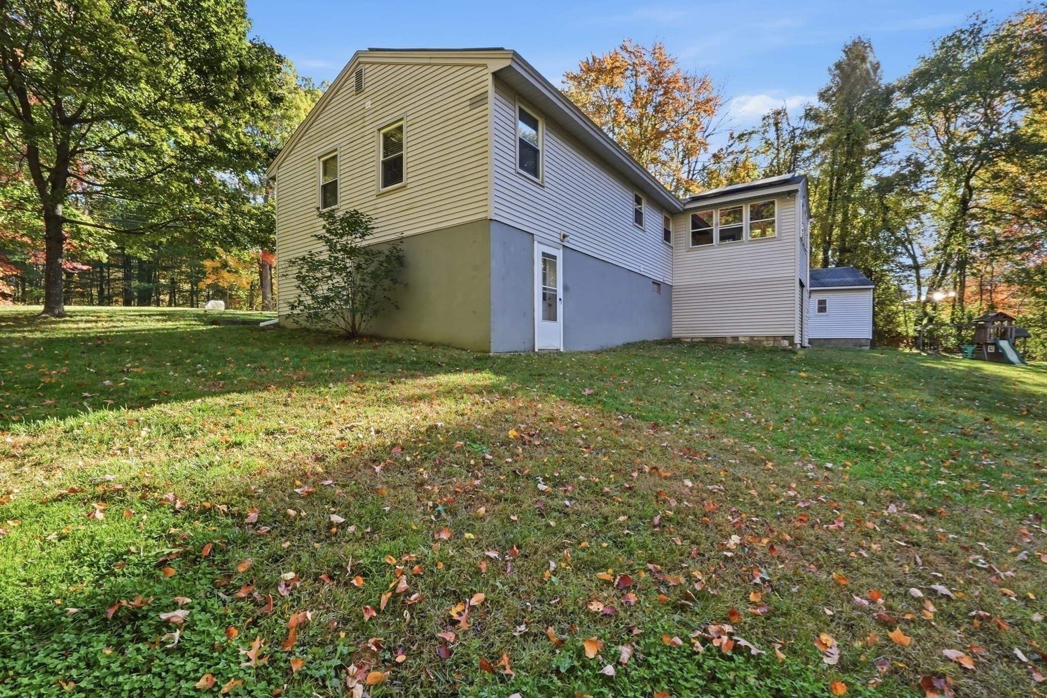 Single Family Residence at 20 Pierce Rd, Sutton MA 01590, photo 37 of 42