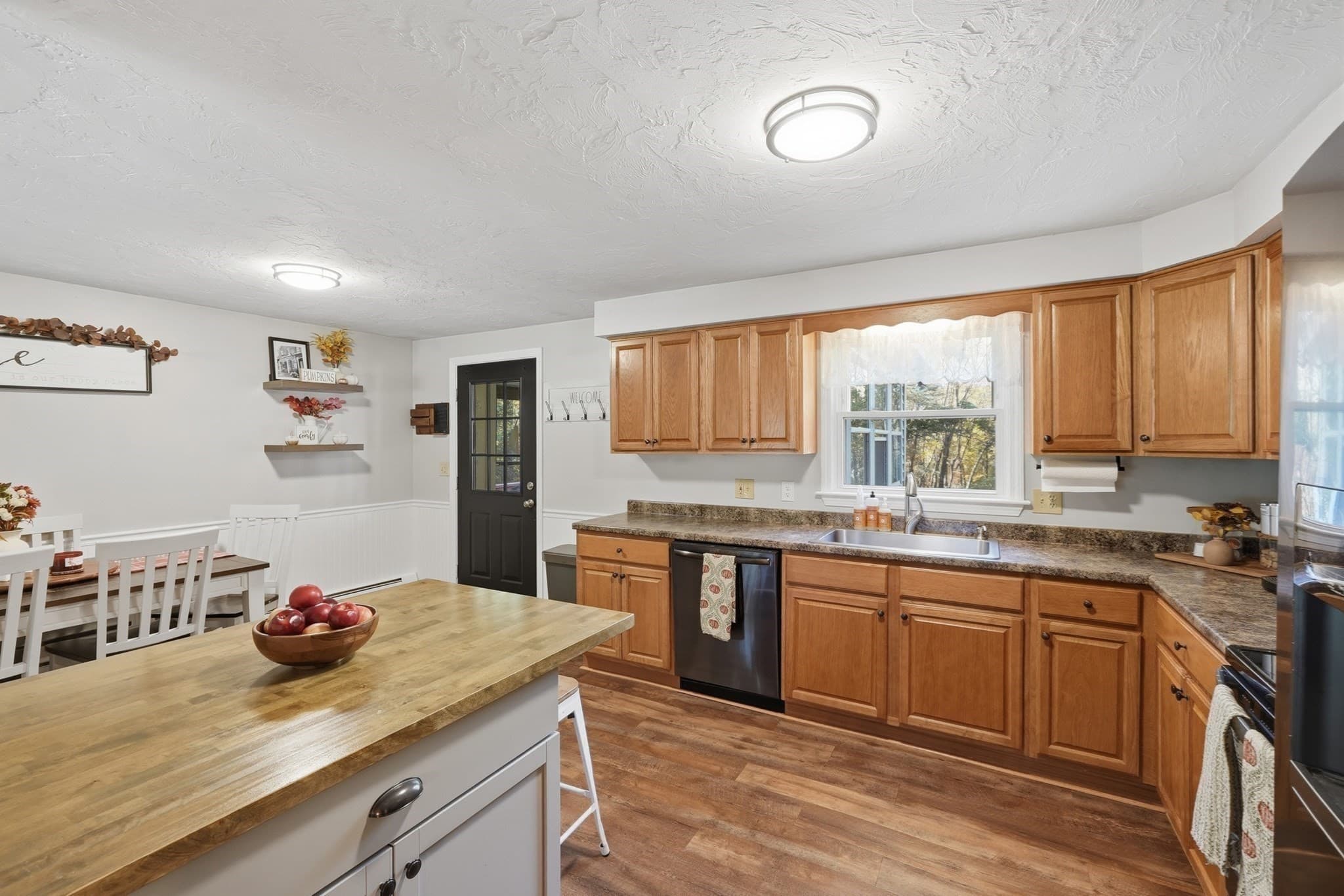 Single Family Residence at 20 Pierce Rd, Sutton MA 01590, photo 8 of 42