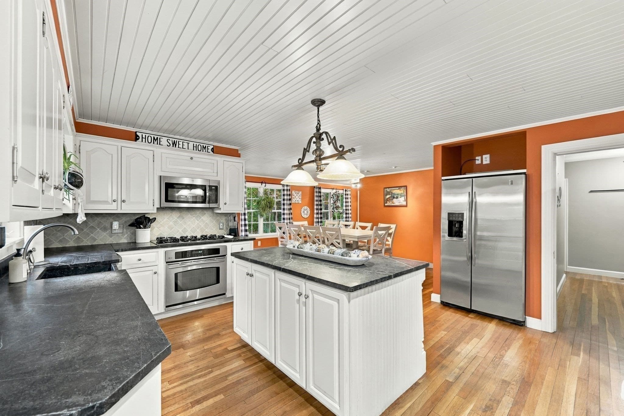 3 Family at 670 Amherst Rd, Granby MA 01033, photo 6 of 42