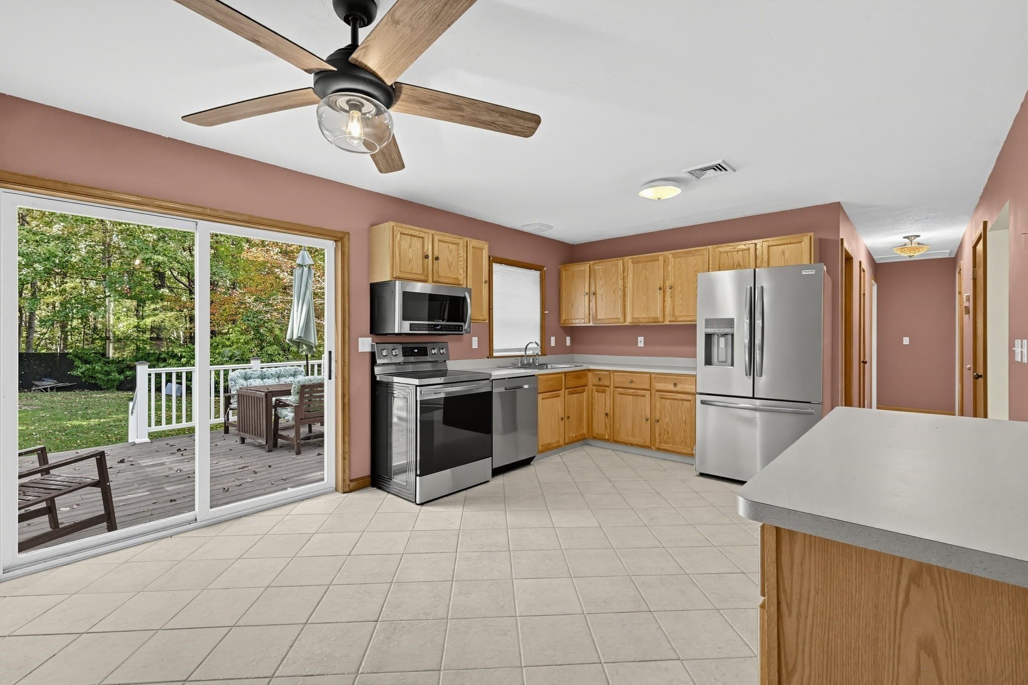 Single Family Residence at 305 Wren St, Taunton MA 02718, photo 2 of 39