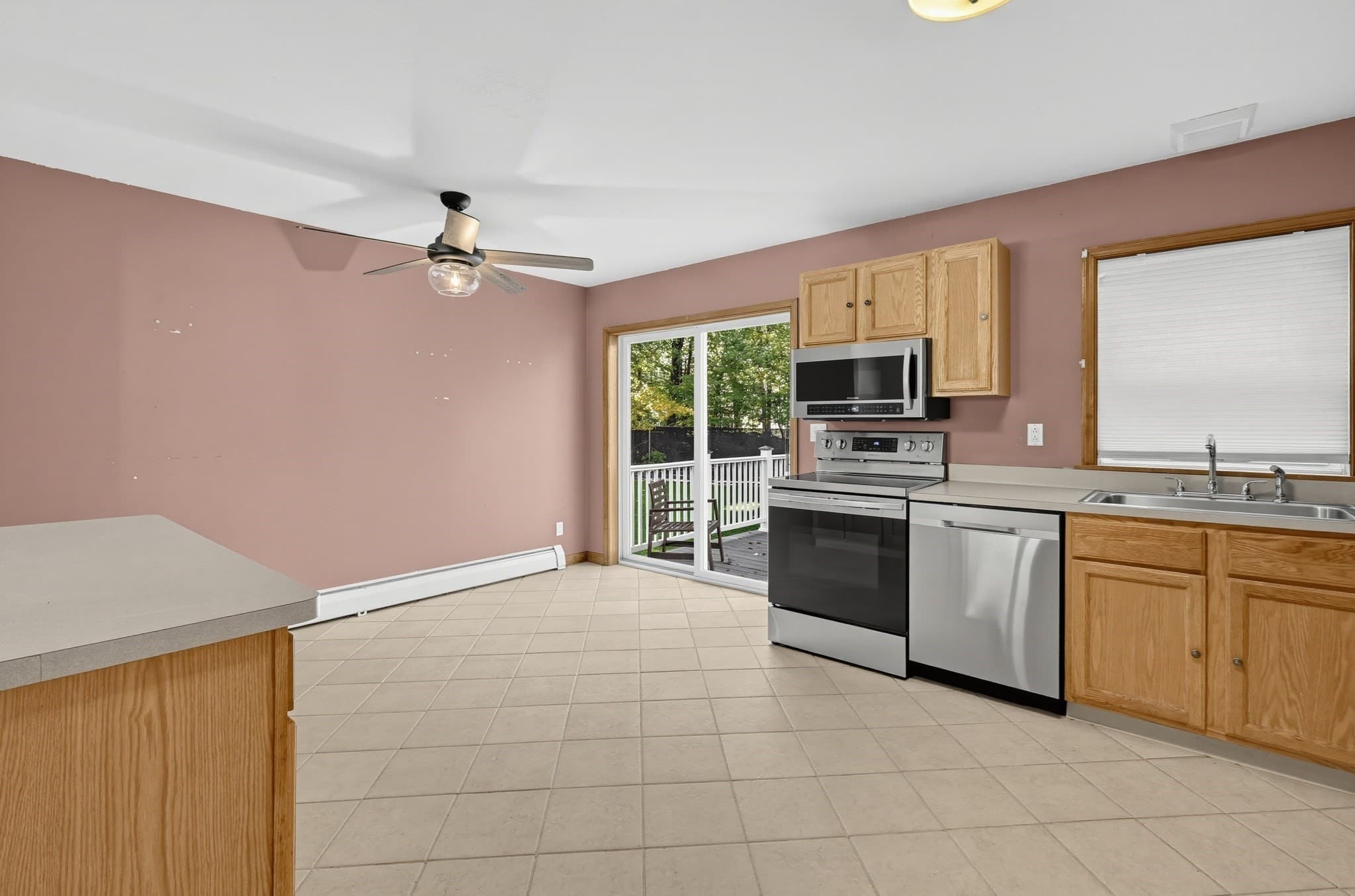 Single Family Residence at 305 Wren St, Taunton MA 02718, photo 6 of 39
