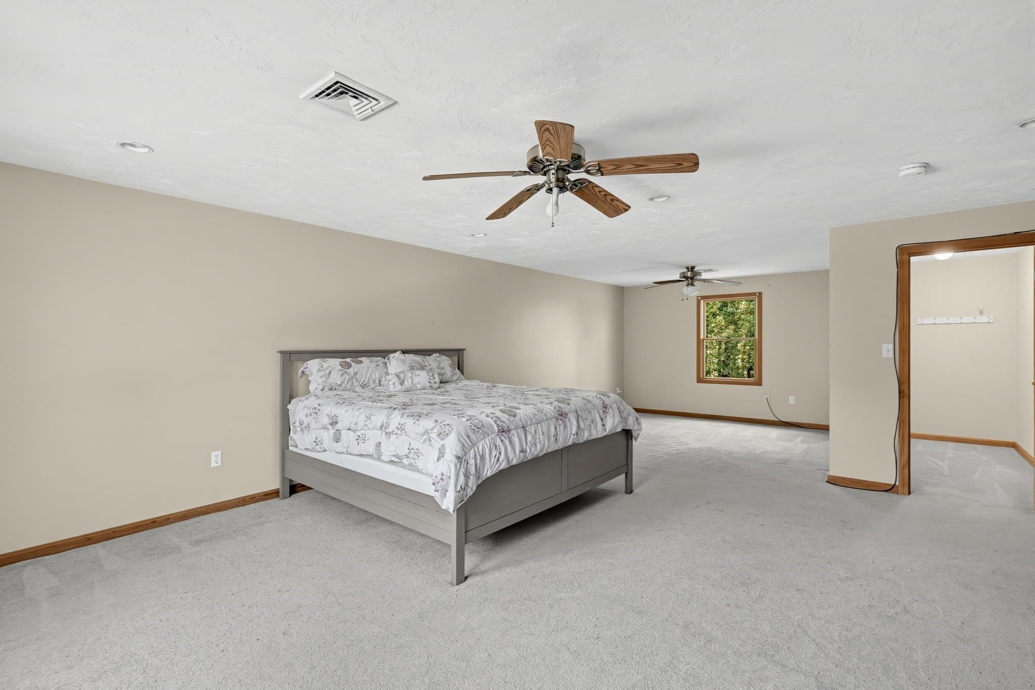 Single Family Residence at 305 Wren St, Taunton MA 02718, photo 17 of 39