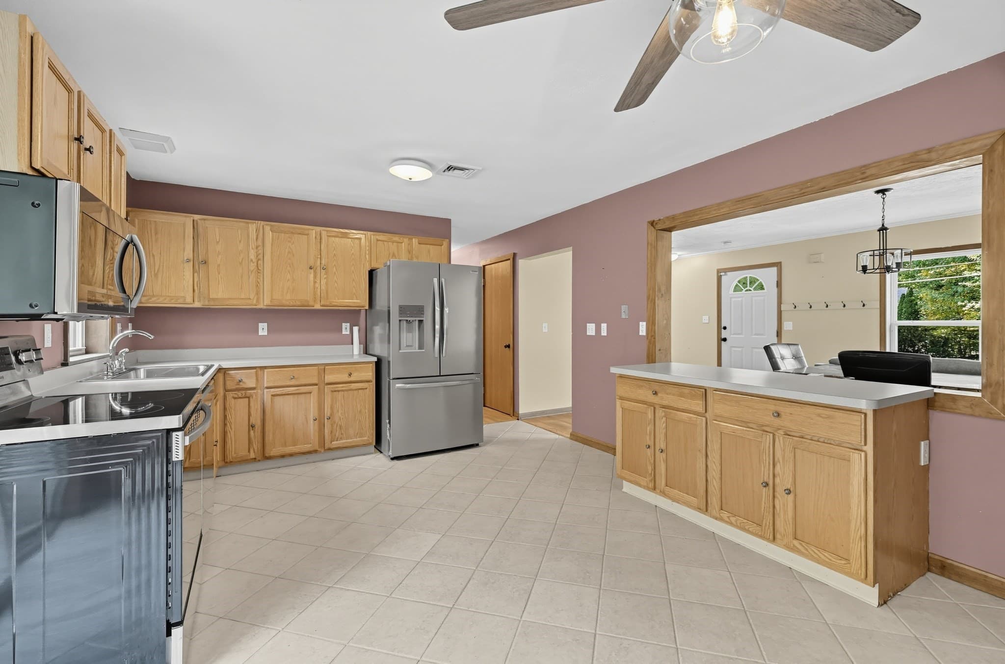 Single Family Residence at 305 Wren St, Taunton MA 02718, photo 7 of 39