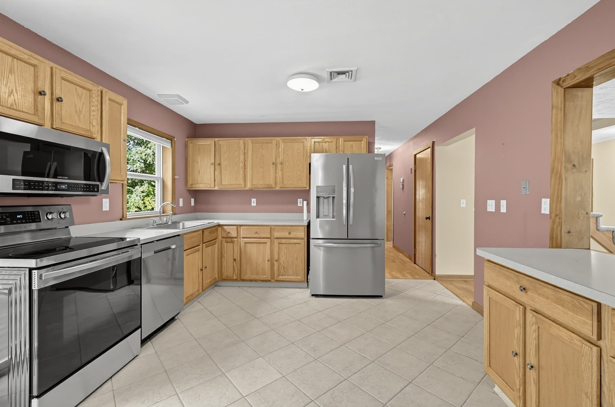 Single Family Residence at 305 Wren St, Taunton MA 02718, photo 3 of 39
