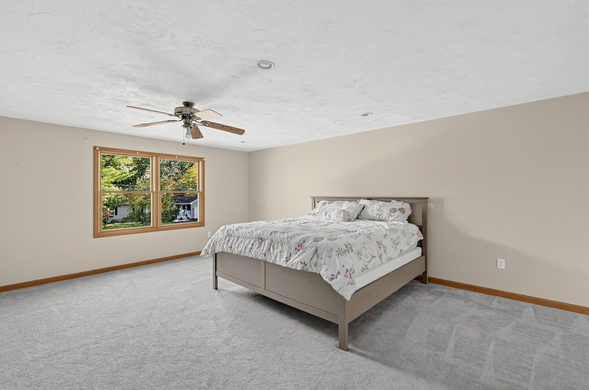 Single Family Residence at 305 Wren St, Taunton MA 02718, photo 18 of 39
