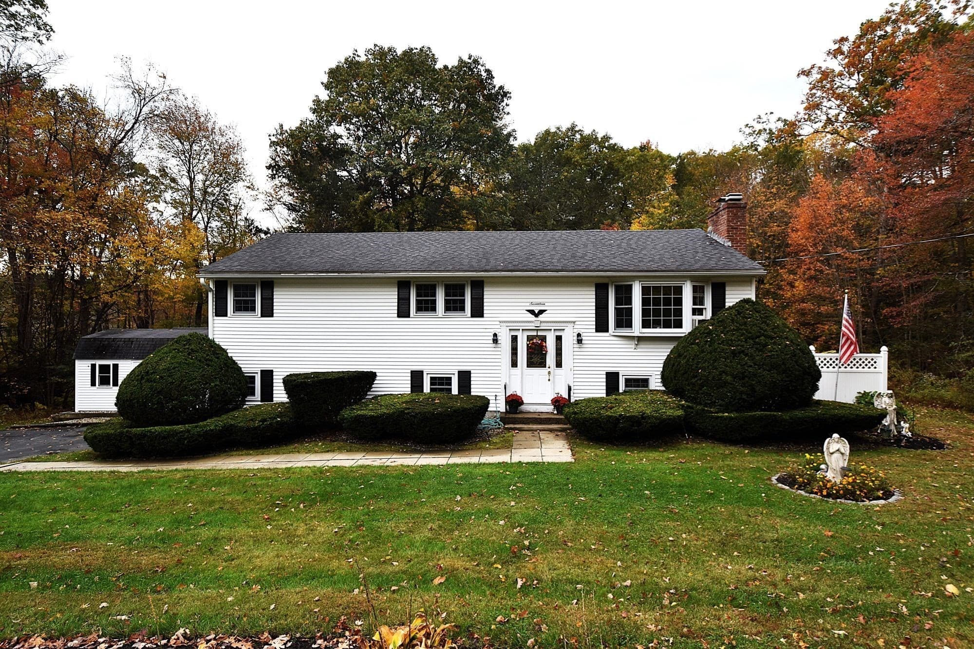 Single Family Residence at 17 Wedgewood Ln, Millbury MA 01527, photo 2 of 38