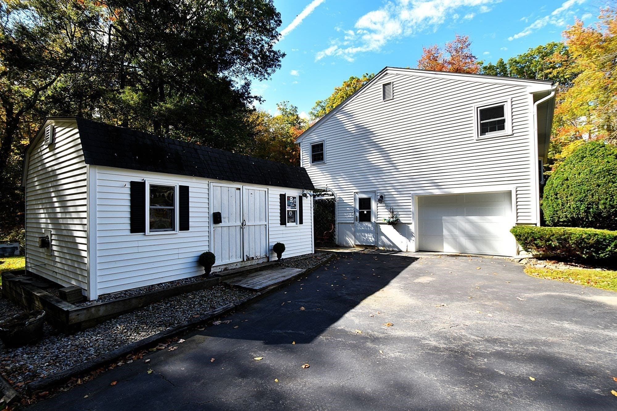 Single Family Residence at 17 Wedgewood Ln, Millbury MA 01527, photo 6 of 38