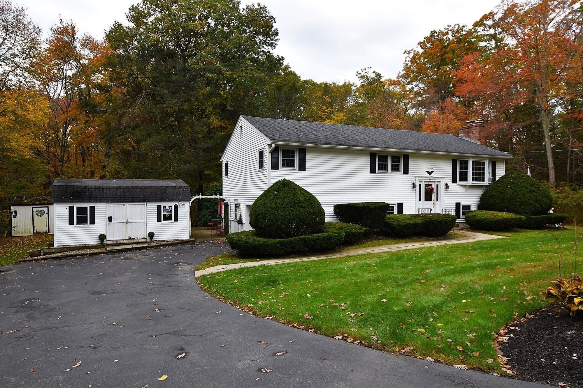 Single Family Residence at 17 Wedgewood Ln, Millbury MA 01527, photo 3 of 38