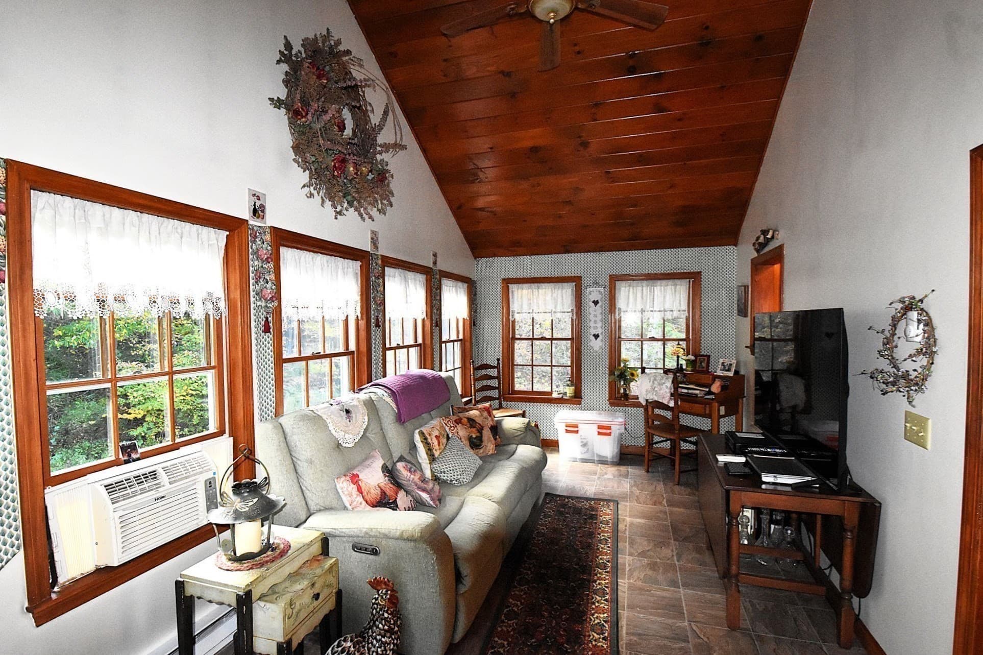 Single Family Residence at 17 Wedgewood Ln, Millbury MA 01527, photo 9 of 38