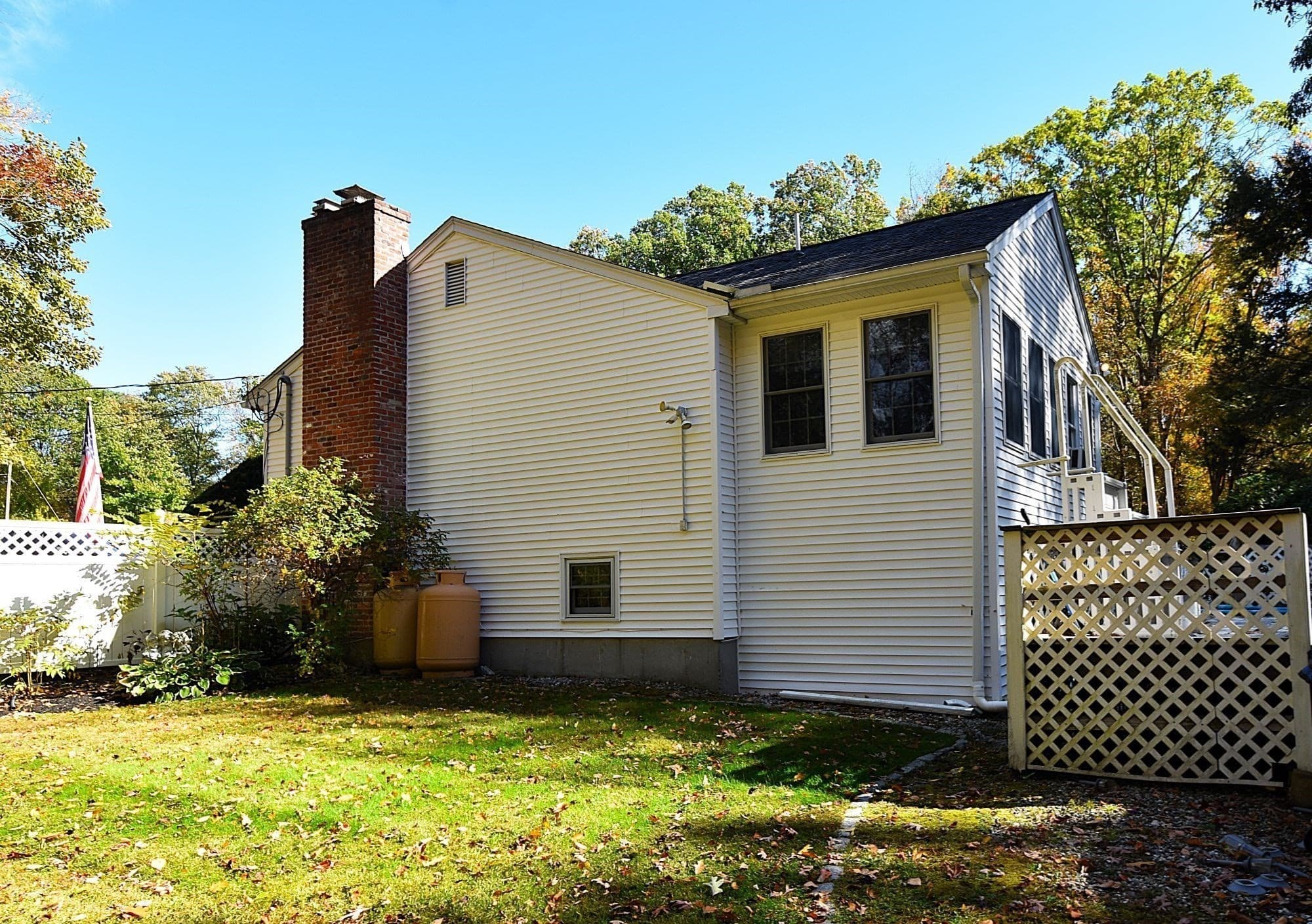 Single Family Residence at 17 Wedgewood Ln, Millbury MA 01527, photo 4 of 38