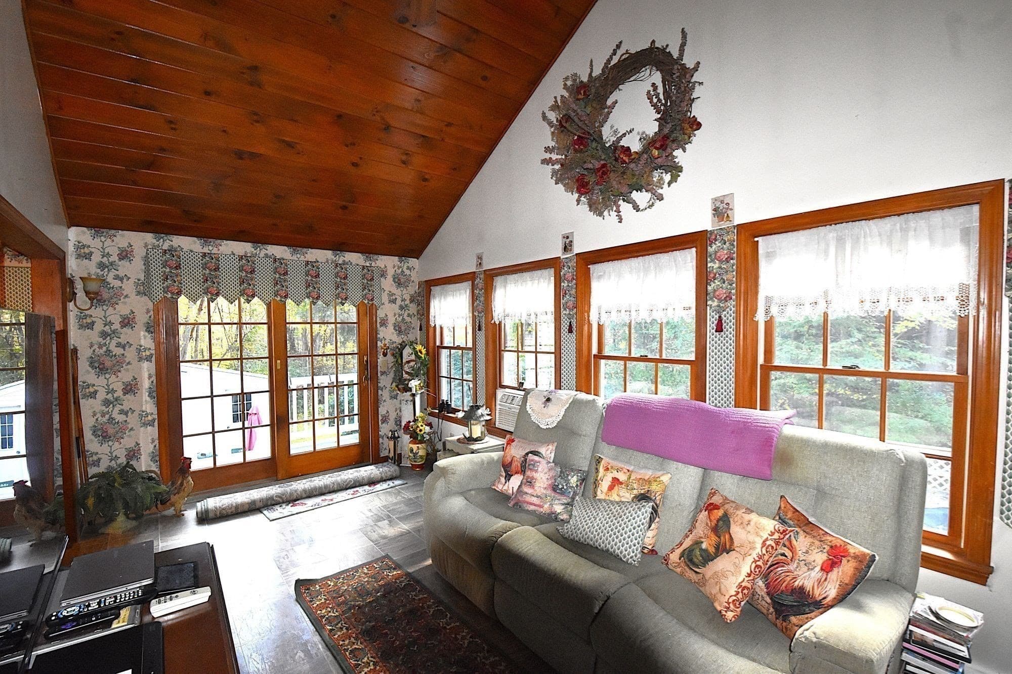 Single Family Residence at 17 Wedgewood Ln, Millbury MA 01527, photo 8 of 38