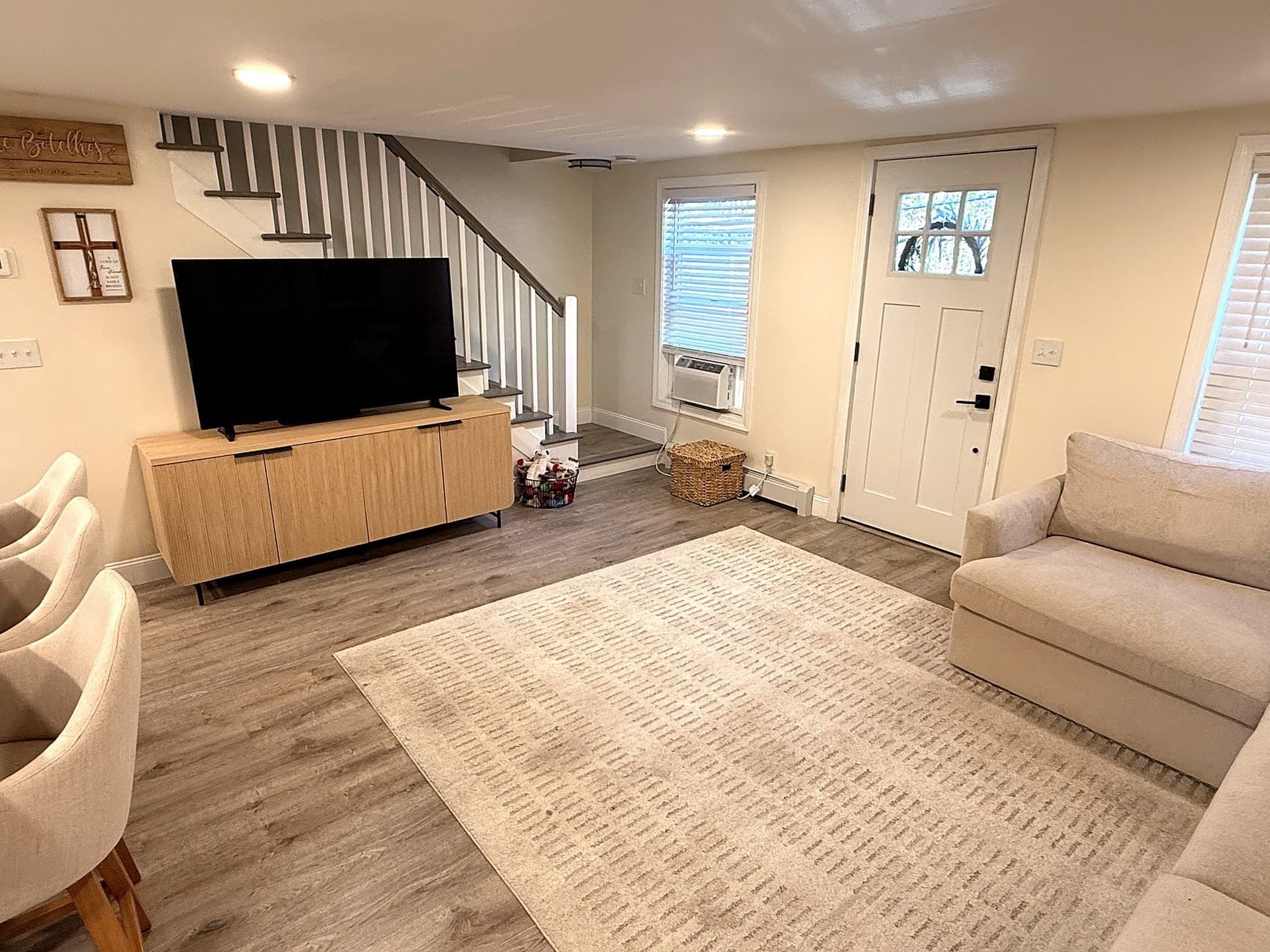 Single Family Residence at 288 Sanford Rd, Westport MA 02790, photo 5 of 26