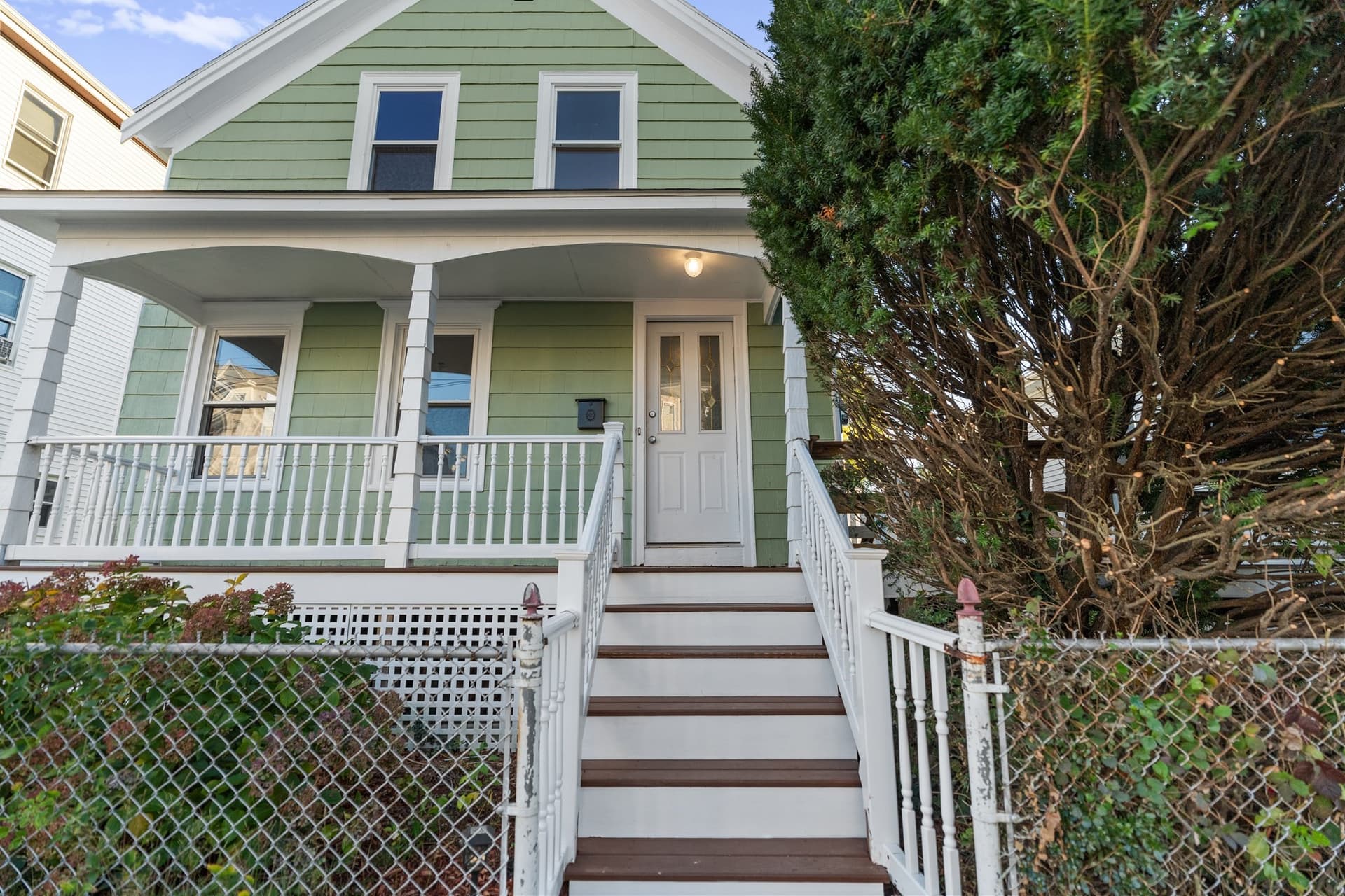 Single Family Residence at 260 Phillips Ave, New Bedford MA 02746, photo 2 of 34