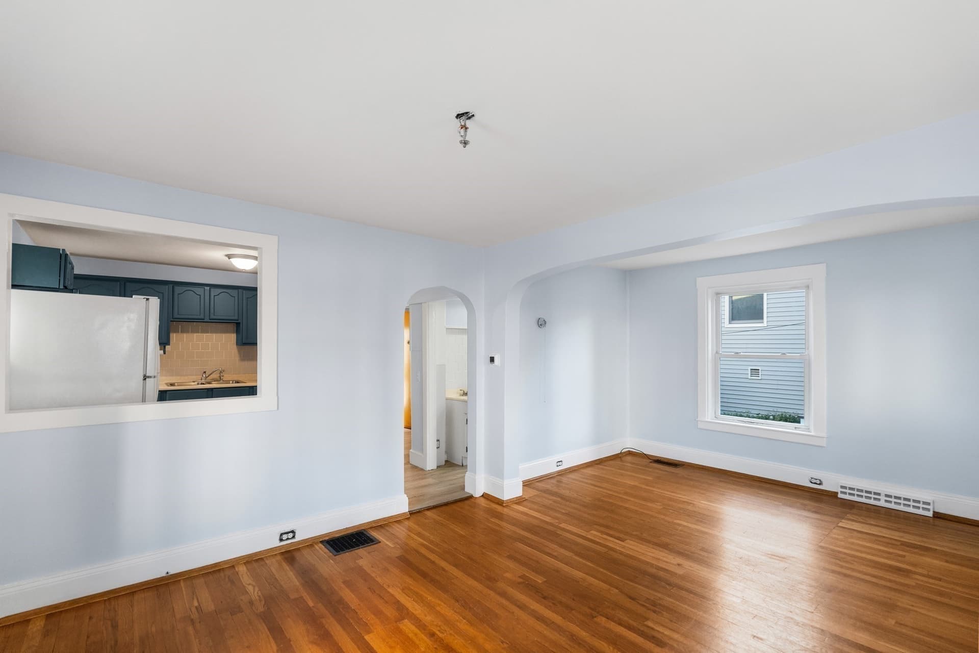Single Family Residence at 260 Phillips Ave, New Bedford MA 02746, photo 6 of 34