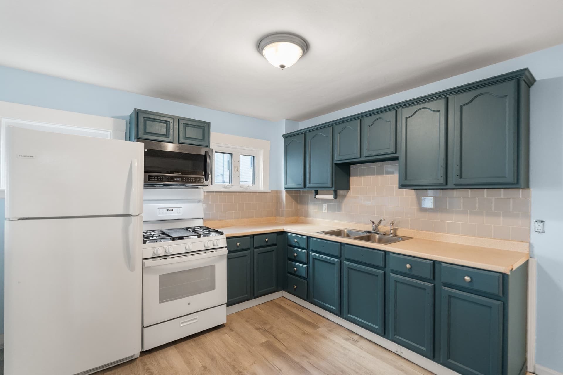 Single Family Residence at 260 Phillips Ave, New Bedford MA 02746, photo 13 of 34