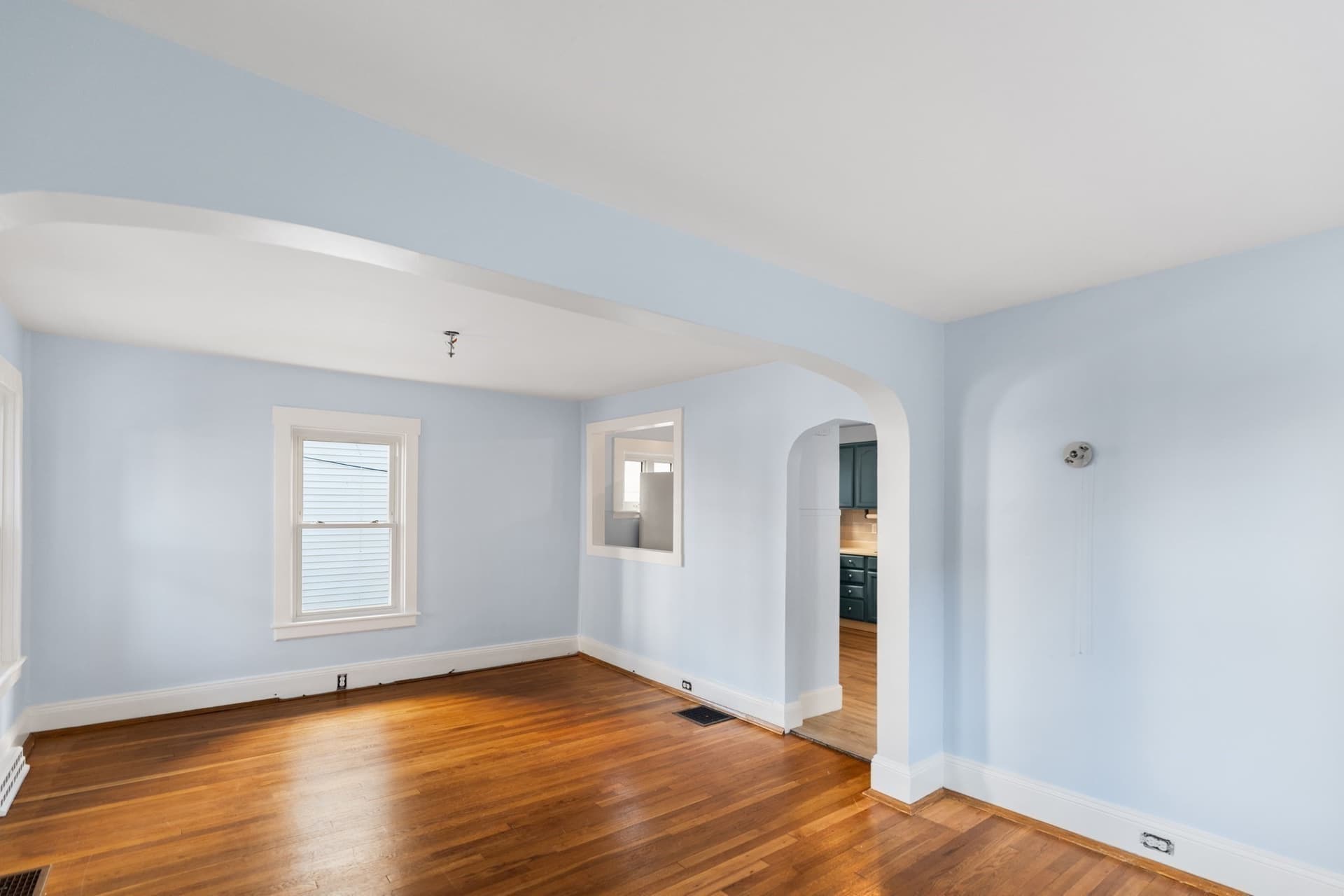 Single Family Residence at 260 Phillips Ave, New Bedford MA 02746, photo 5 of 34