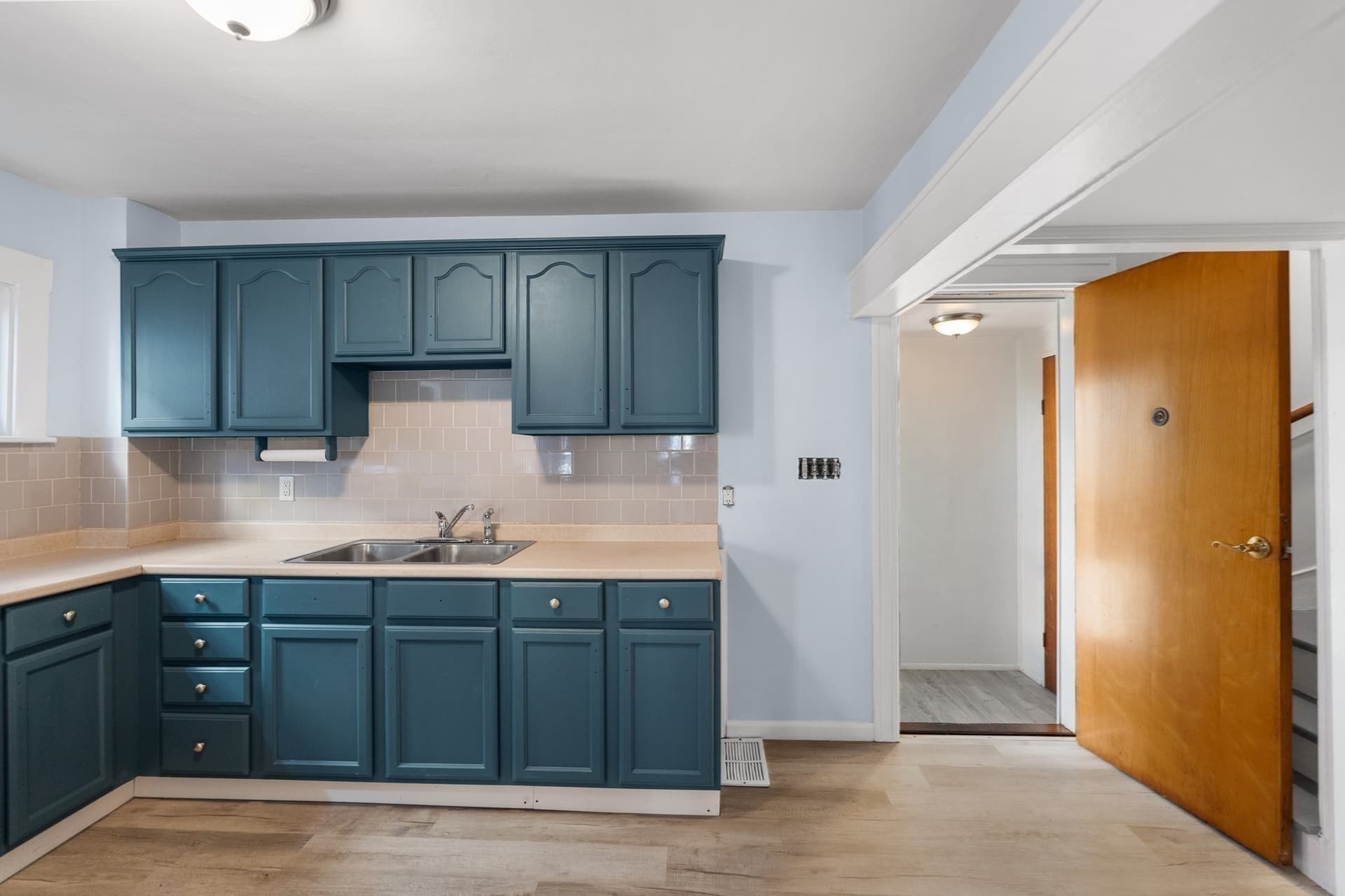 Single Family Residence at 260 Phillips Ave, New Bedford MA 02746, photo 10 of 34